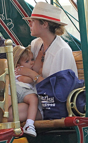 Selma Blair, Arthur, Breastfeeding Selma Blair, Arthur, Breastfeeding